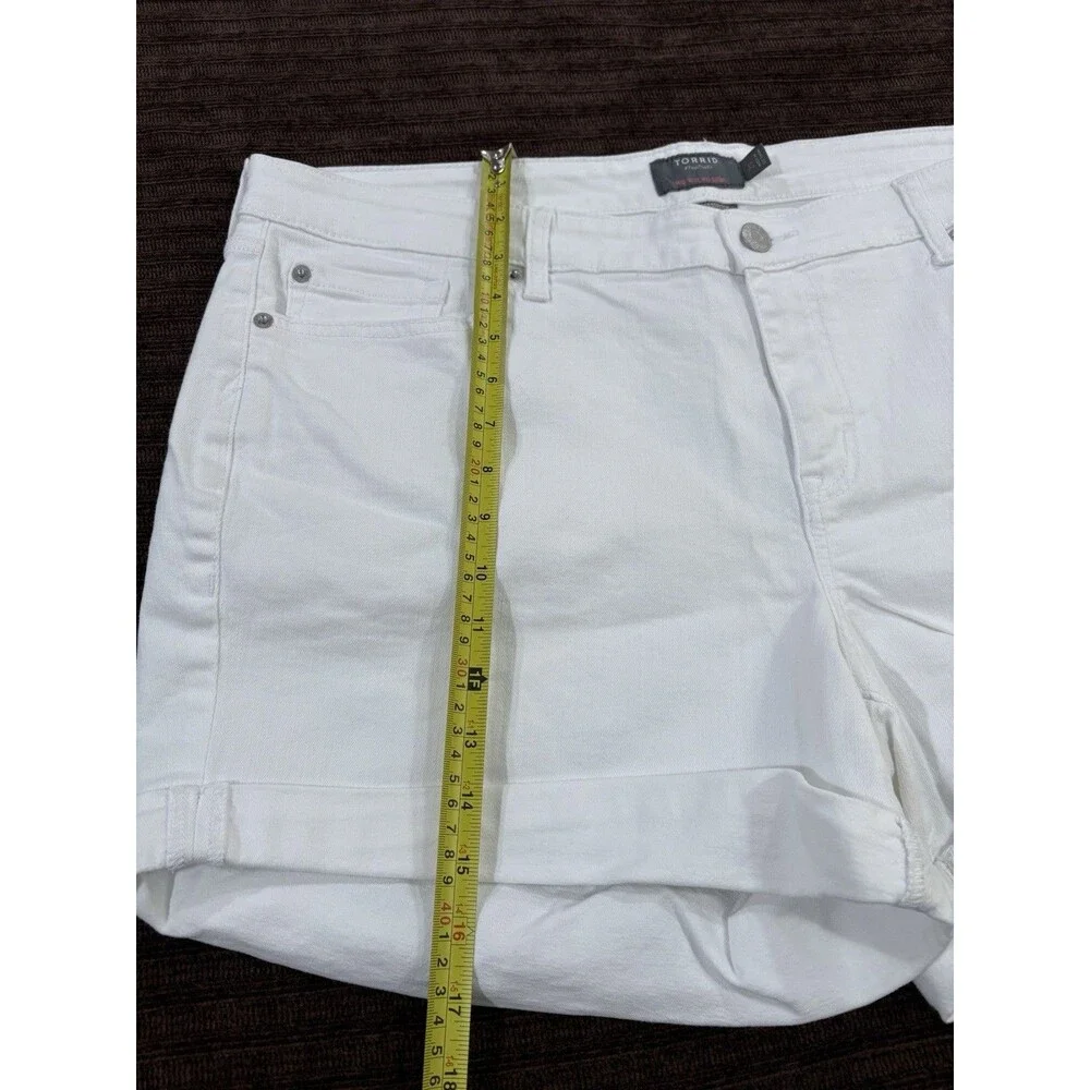 Torrid White Denim Shorts Women Size 20 Mid Rise Vintage Stretch Cuff